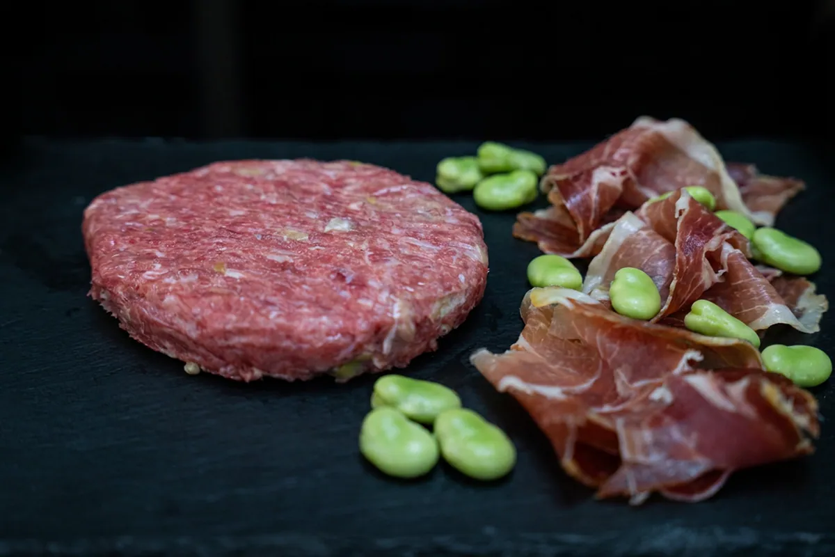 Hamburguesa de habas con jamón